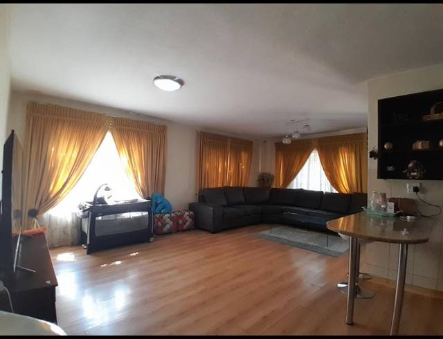 3 BEDROOM TOWNHOUSE FOR SALE IN ELDO VILLAGE